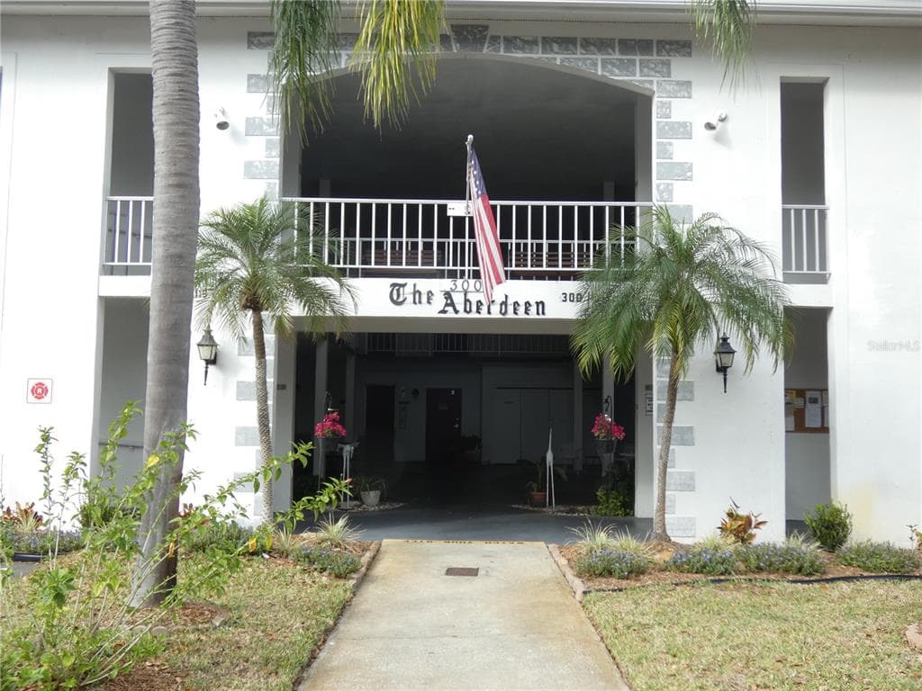 300 CLYDE LANE UNIT 204 DUNEDIN, FL 34698