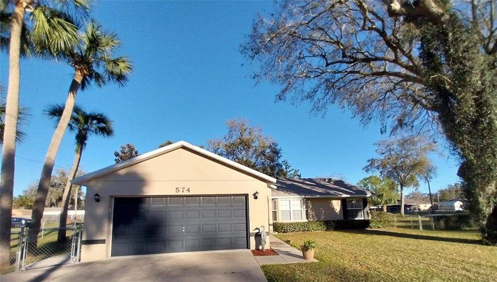 574 OGDEN AVENUE UMATILLA, FL 32784