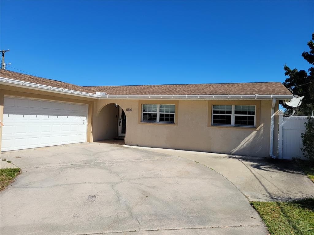 8302 ARCHWOOD CIRCLE TAMPA, FL 33615