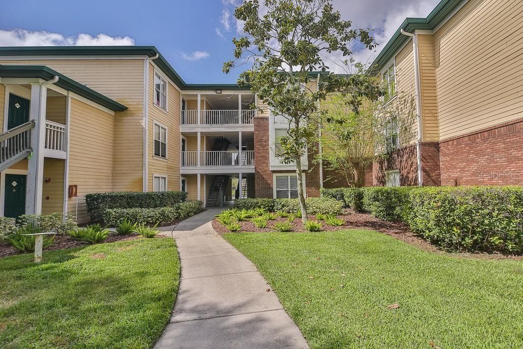 4107 CHATHAM OAK COURT UNIT 326 TAMPA, FL 33624
