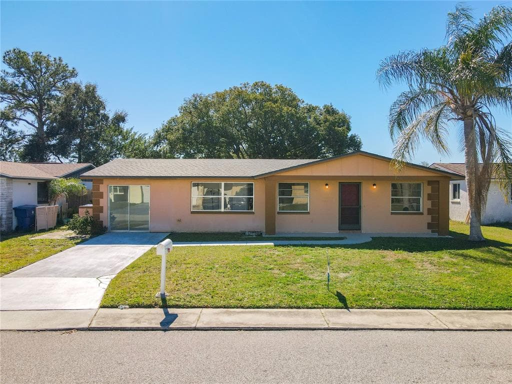 3536 EISENHOWER DRIVE HOLIDAY, FL 34691