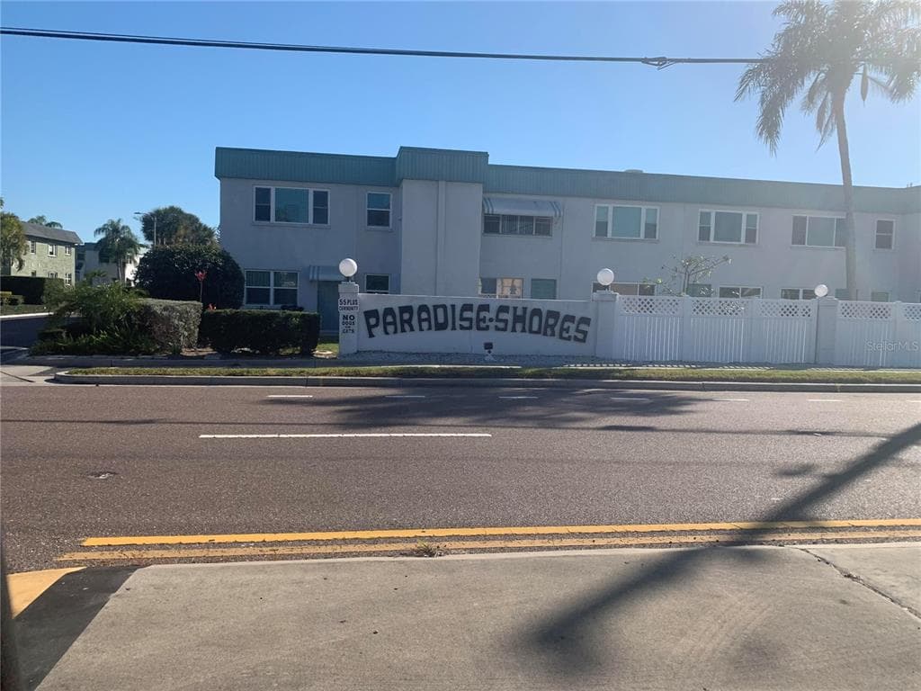 5216 81ST STREET N UNIT 6 ST PETERSBURG, FL 33709