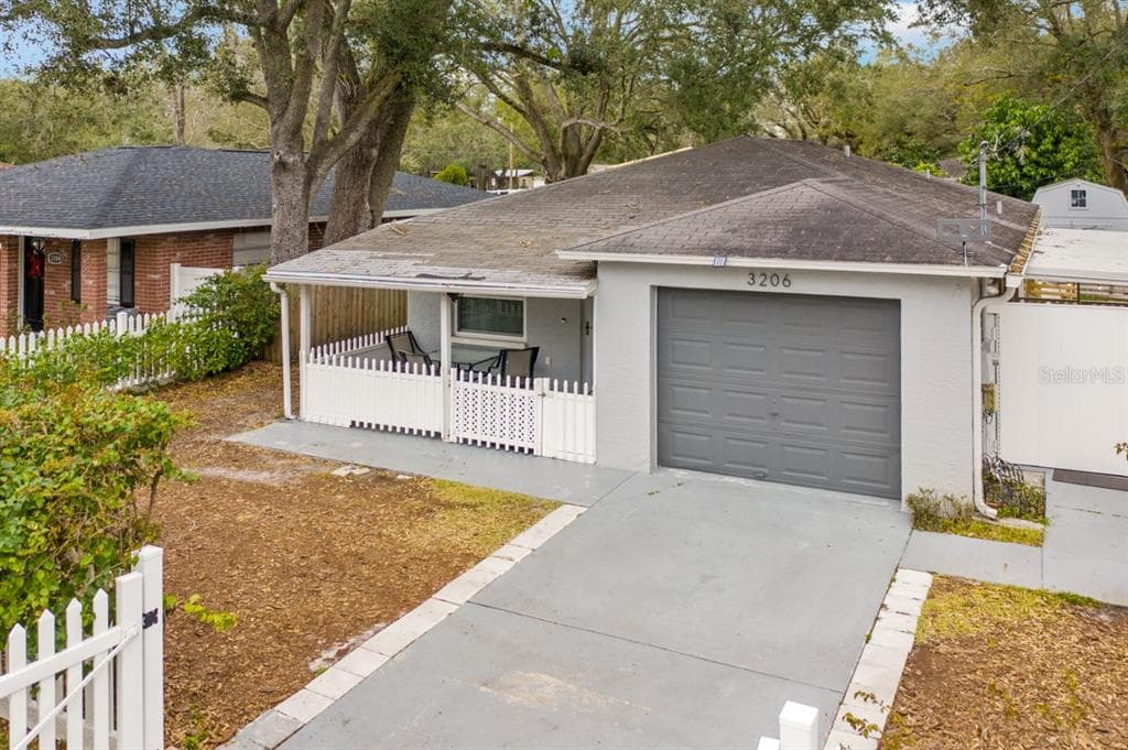 3206 E LAMBRIGHT STREET TAMPA, FL 33610