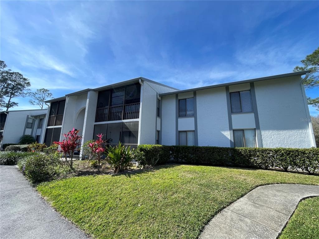 1281 PINE RIDGE CIRCLE E UNIT C2 TARPON SPRINGS, FL 34688