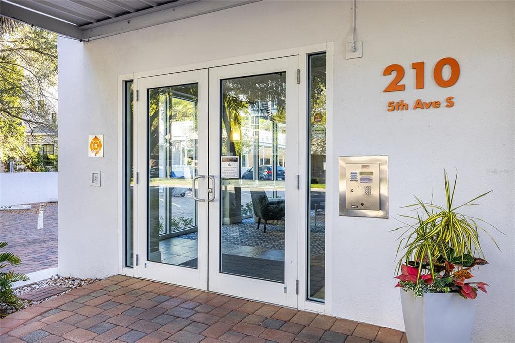 210 5TH AVENUE S UNIT 209 ST PETERSBURG, FL 33701