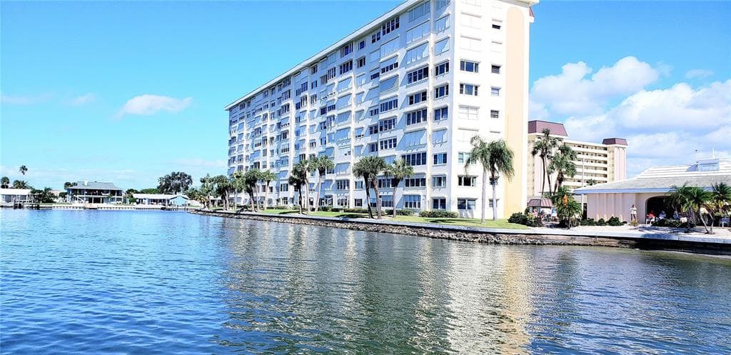 4750 COVE CIRCLE UNIT 201