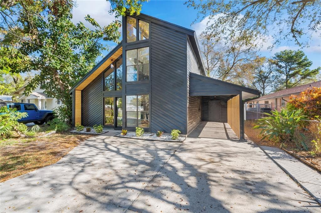 6208 W THORPE STREET TAMPA, FL 33611