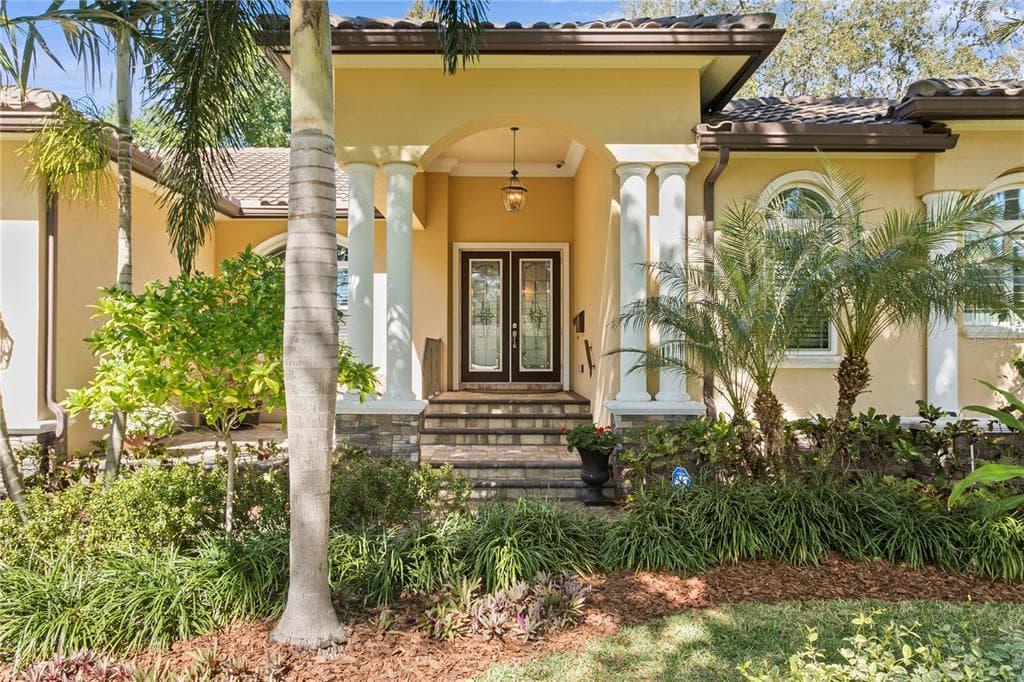 254 CATALAN BOULEVARD NE ST PETERSBURG, FL 33704