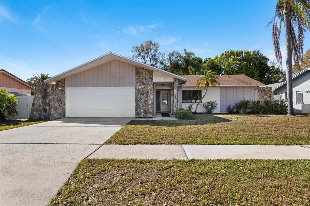 9426 LAURA ANNE DRIVE SEMINOLE, FL 33776