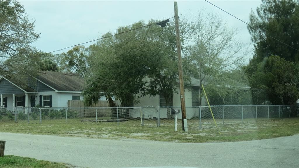 3301 W PAUL AVENUE TAMPA, FL 33611