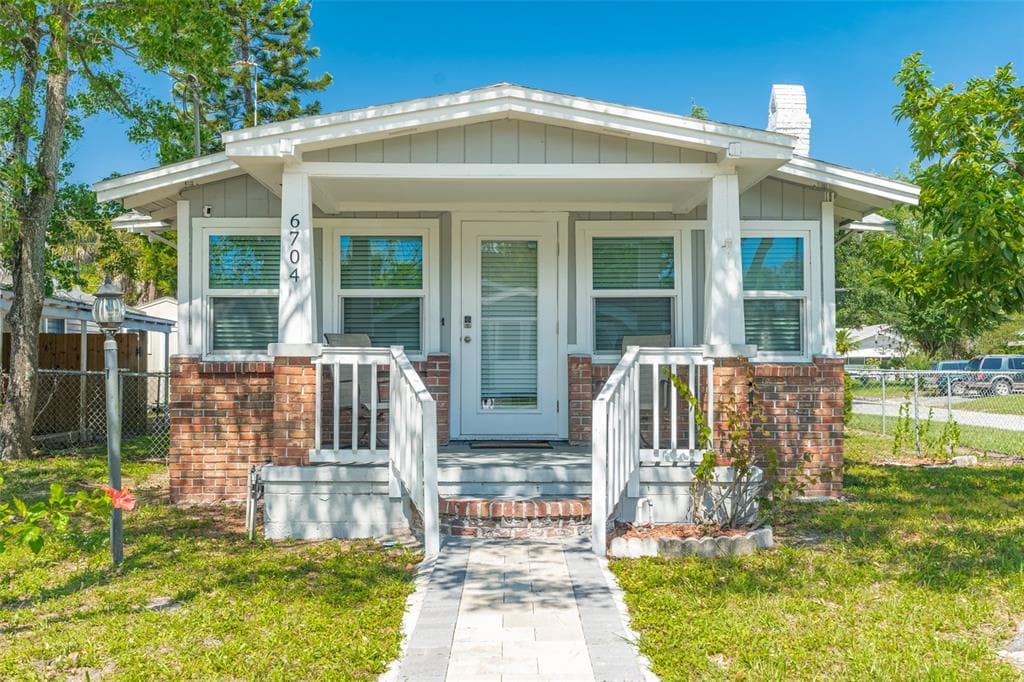 6704 N BRANCH AVENUE TAMPA, FL 33604