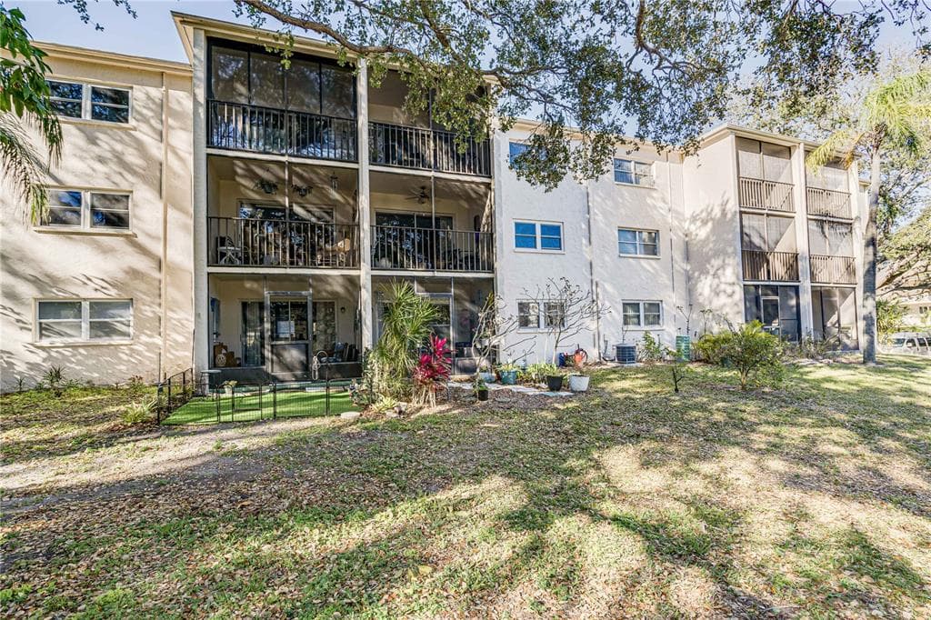845 MAPLE COURT UNIT 103 DUNEDIN, FL 34698