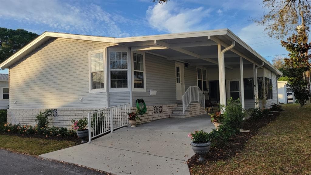 585 SKY HARBOR DRIVE UNIT 220