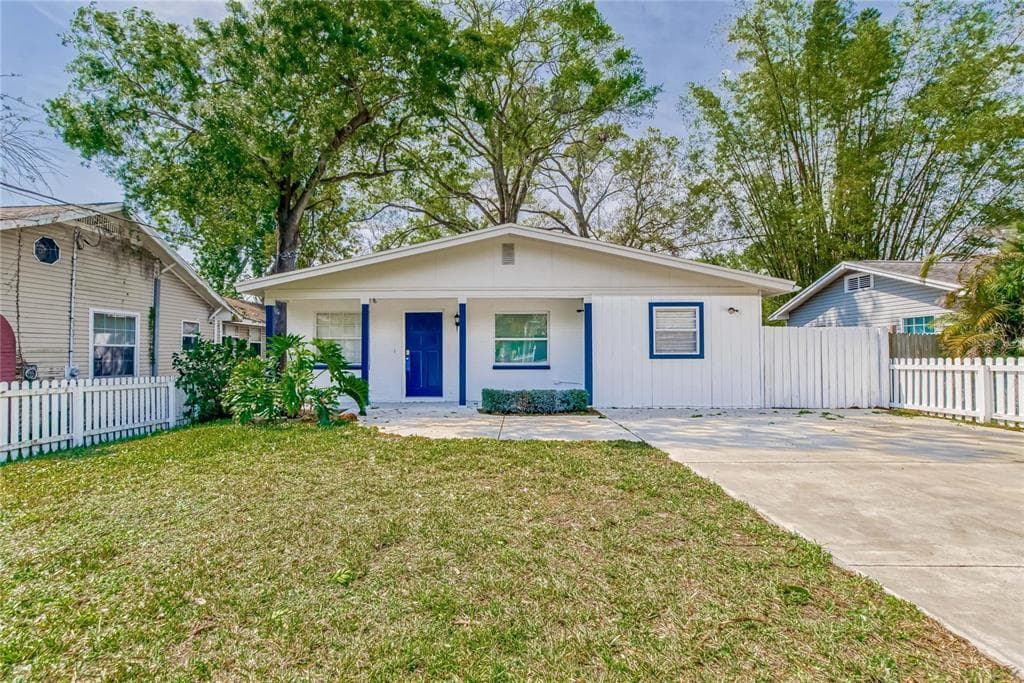 6908 N LYNN AVENUE TAMPA, FL 33604