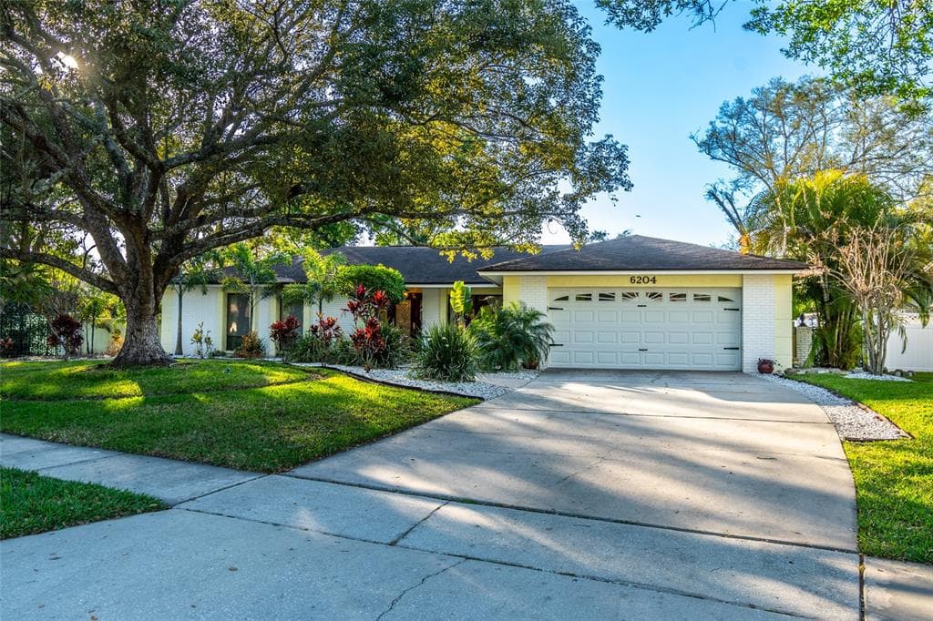6204 SOARING AVENUE TEMPLE TERRACE, FL 33617