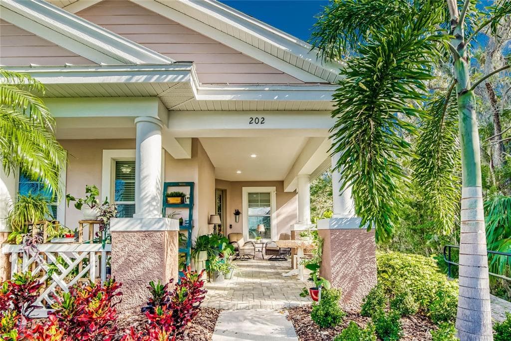 202 LATITUDE PLACE APOLLO BEACH, FL 33572