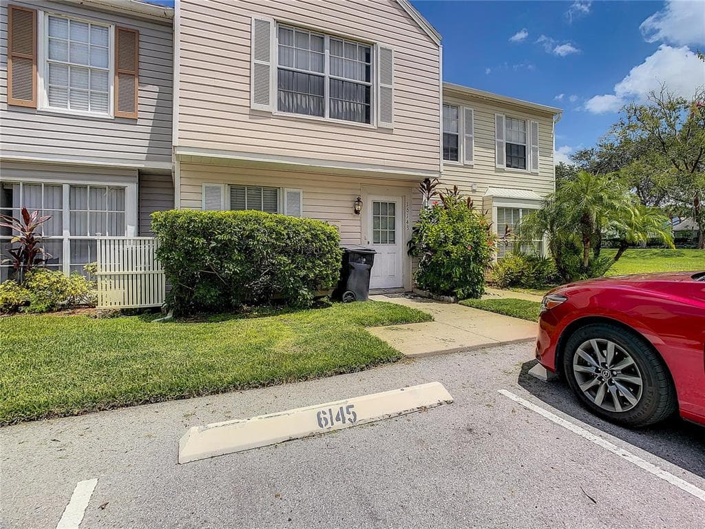 16143 RAMBLING VINE DRIVE E TAMPA, FL 33624