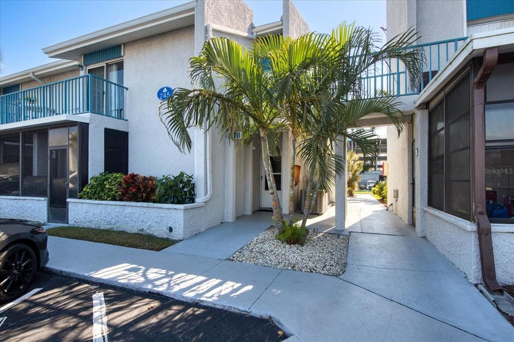 245 MEDALLION BLVD UNIT E MADEIRA BEACH, FL 33708