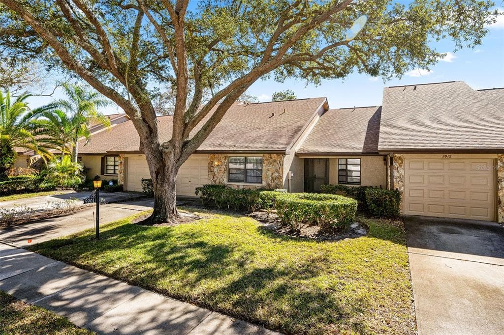 9904 LAKE SEMINOLE DRIVE E LARGO, FL 33773