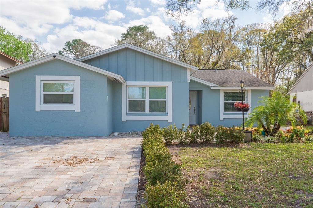 2804 CEDARIDGE DRIVE TAMPA, FL 33618
