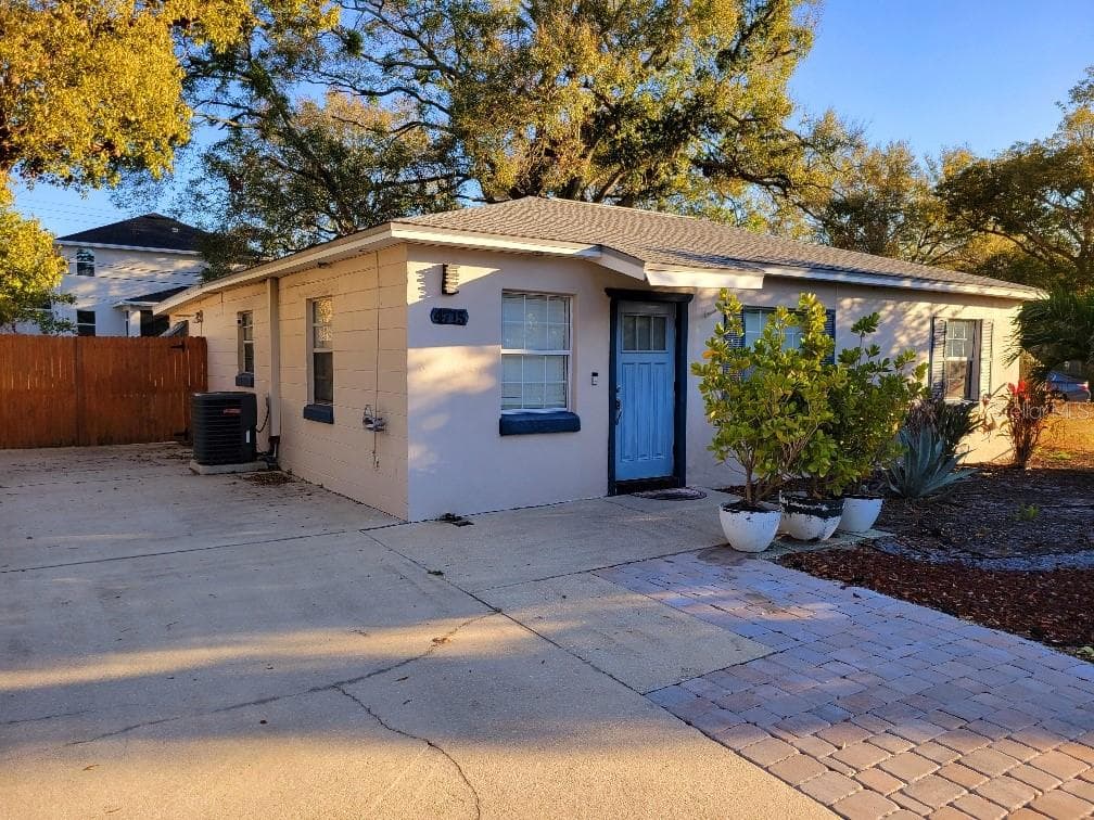 4715 W WALLCRAFT AVENUE TAMPA, FL 33611