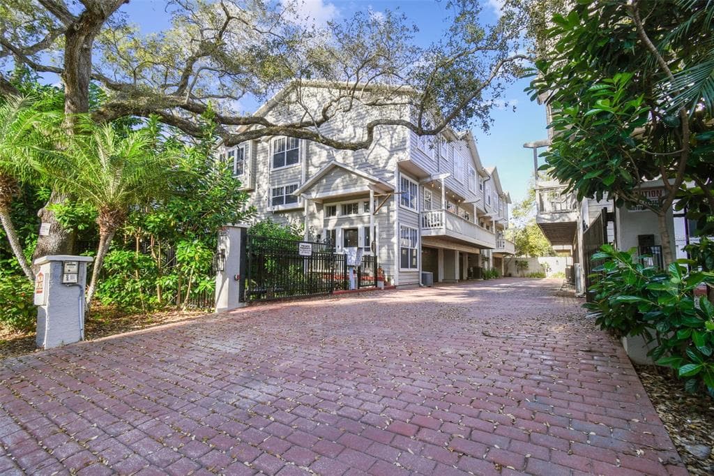 2403 W PALM DRIVE UNIT 1