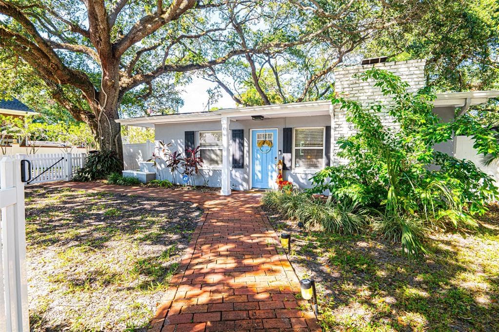 3133 W VILLA ROSA STREET TAMPA, FL 33611
