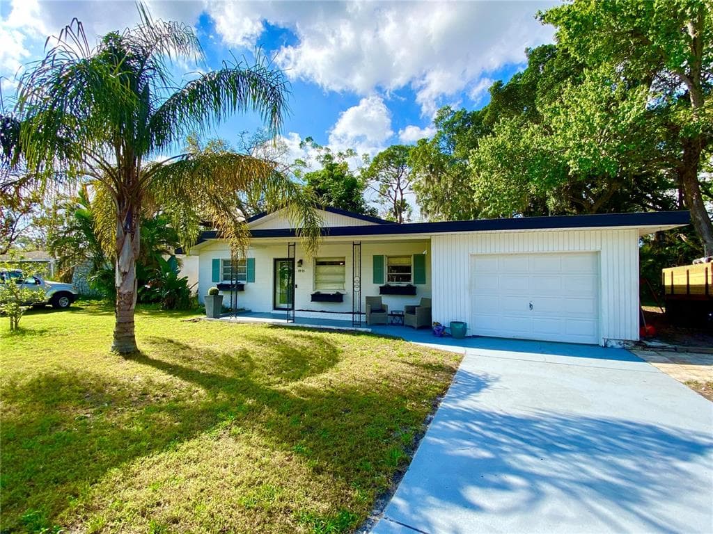 1915 16TH AVENUE DRIVE W BRADENTON, FL 34205