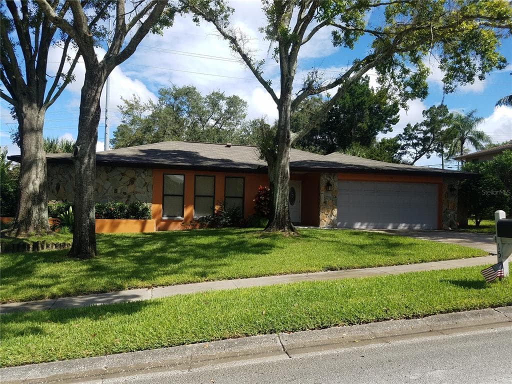 15 PINEWOOD TERRACE E PALM HARBOR, FL 34683