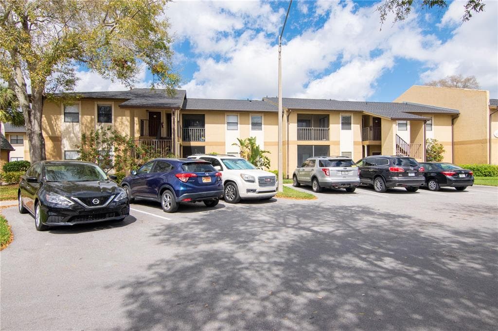 10195 SAILWINDS BOULEVARD N UNIT 103 LARGO, FL 33773
