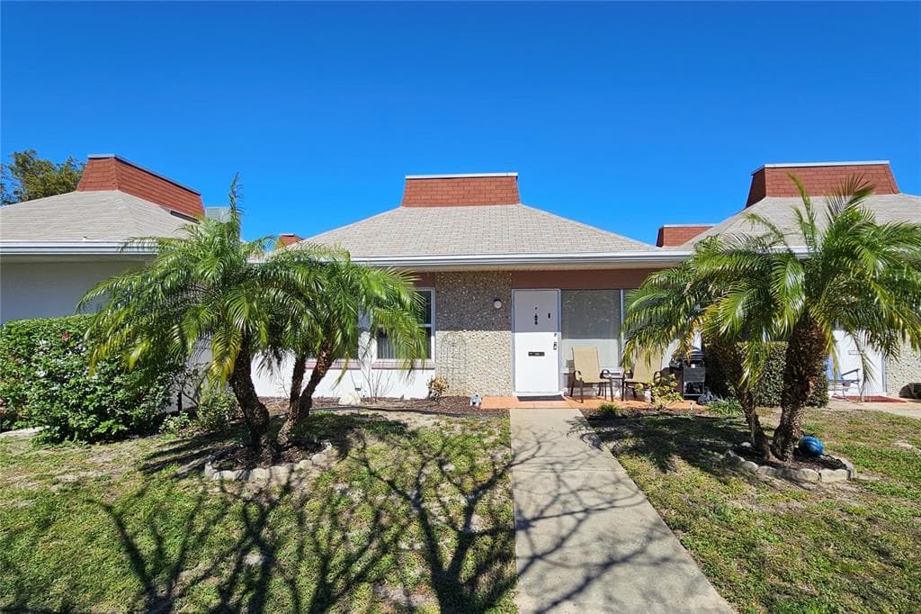 4331 TAHITIAN GARDENS CIRCLE UNIT F HOLIDAY, FL 34691