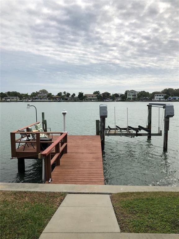 2111 BAY BOULEVARD UNIT 2 INDIAN ROCKS BEACH, FL 33785