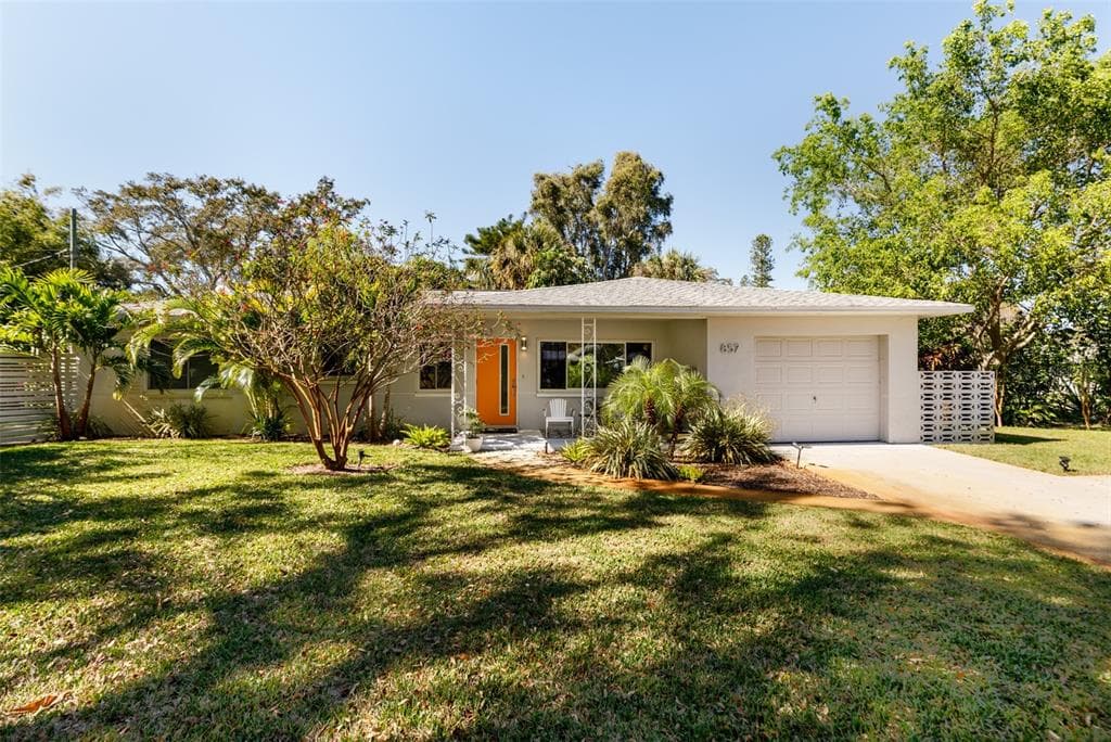 857 HILLSIDE COURT S ST PETERSBURG, FL 33705