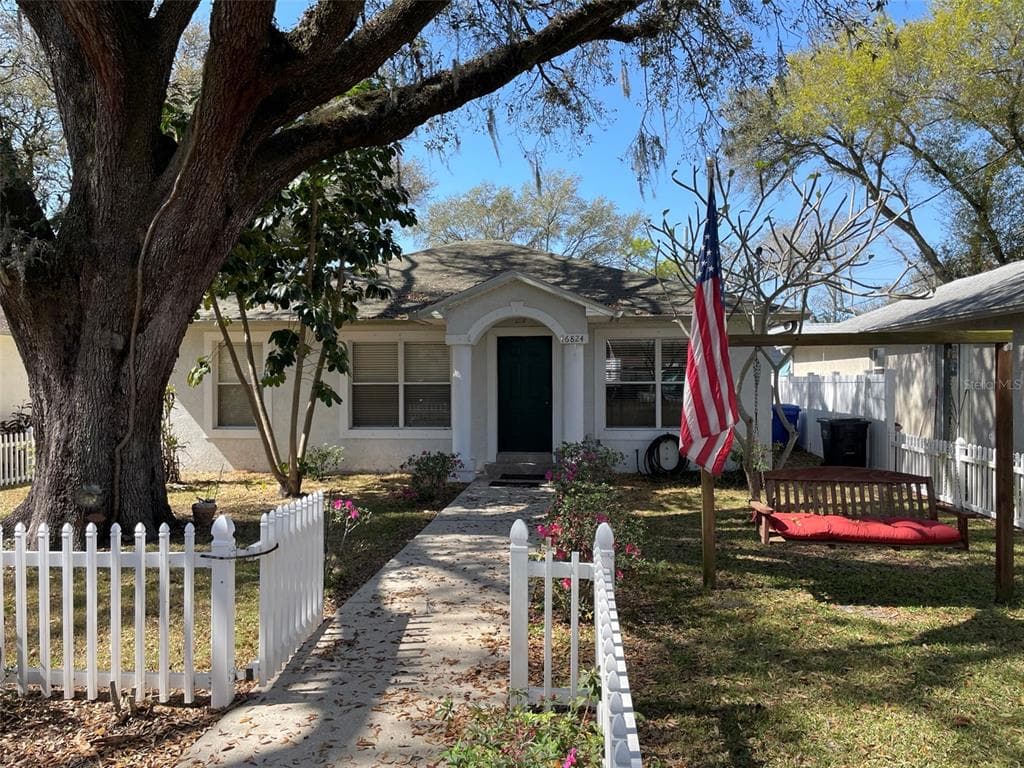 6824 N STERLING AVENUE TAMPA, FL 33614