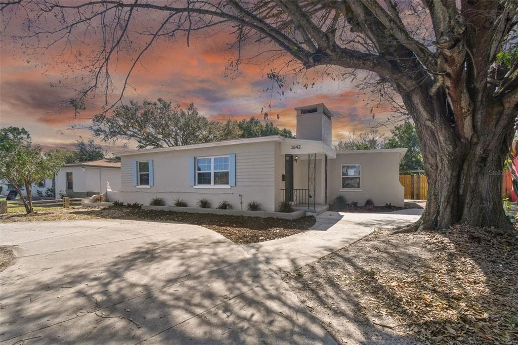 3642 EMERSON AVENUE S ST PETERSBURG, FL 33711