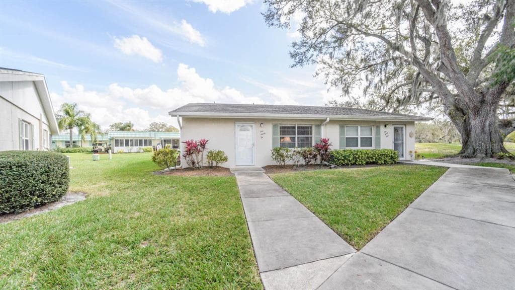 2202 CLUBHOUSE DRIVE UNIT 192 SUN CITY CENTER, FL 33573