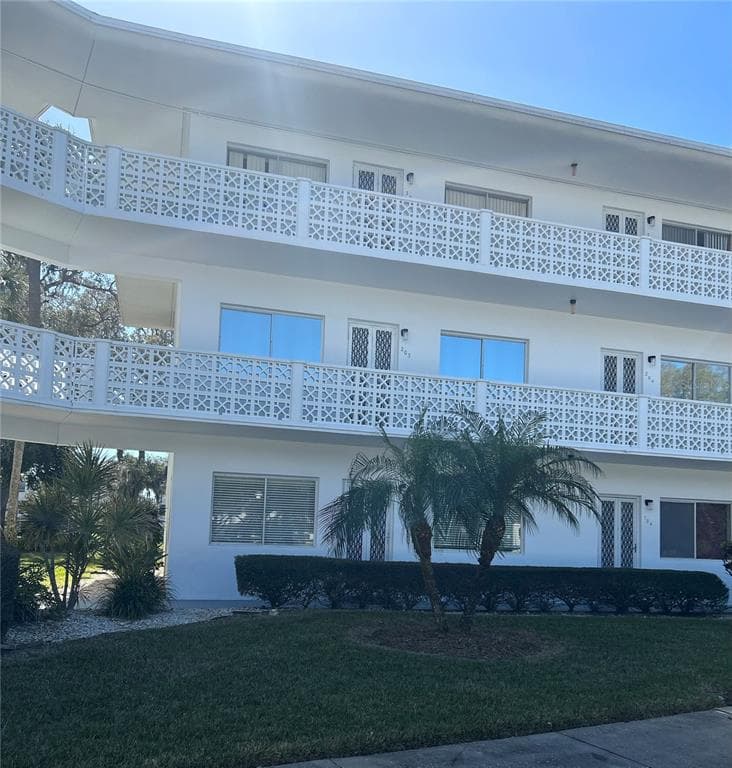 11224 82 AVE UNIT 303 SEMINOLE, FL 33772