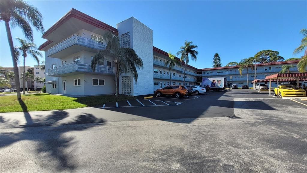 5660 80TH STREET N UNIT B106 ST PETERSBURG, FL 33709
