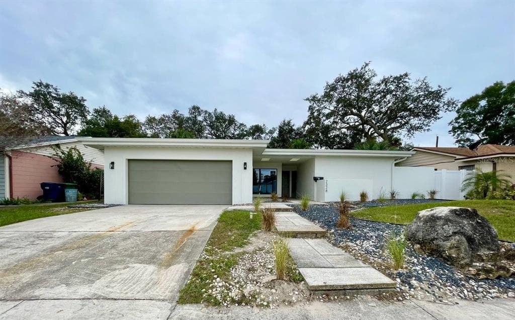 2328 FERN PLACE TAMPA, FL 33604