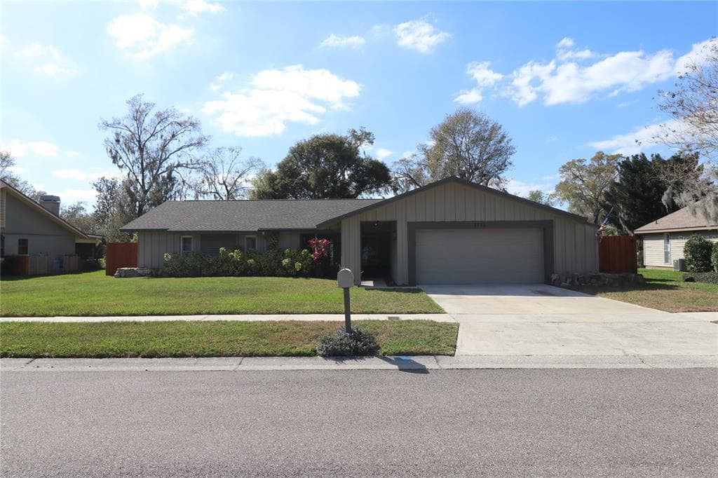 1711 TEAKWOOD DRIVE PLANT CITY, FL 33563