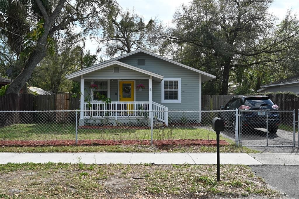 3207 E FRIERSON AVENUE TAMPA, FL 33610