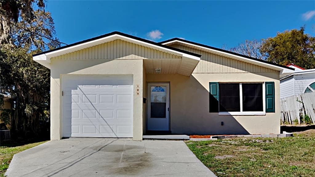109 S COLLEGE STREET LEESBURG, FL 34748