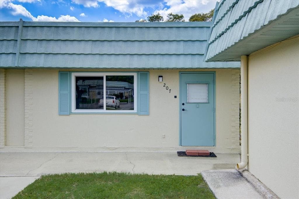 101 CAMBRIDGE TRAIL UNIT 207 SUN CITY CENTER, FL 33573