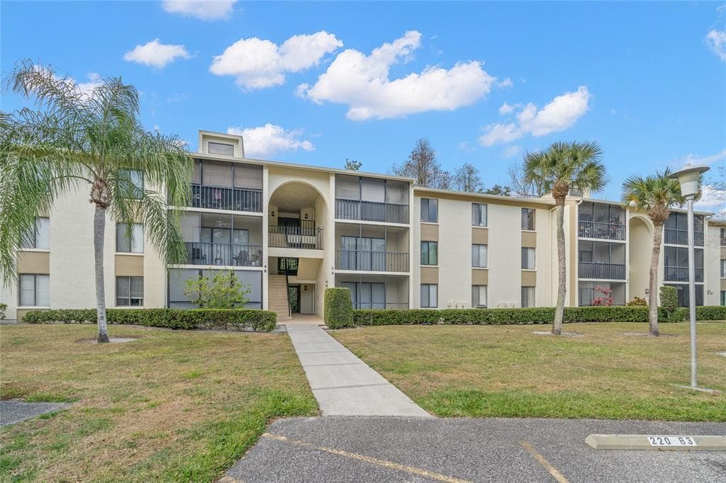 3161 LAKE PINE WAY S UNIT D3 TARPON SPRINGS, FL 34688