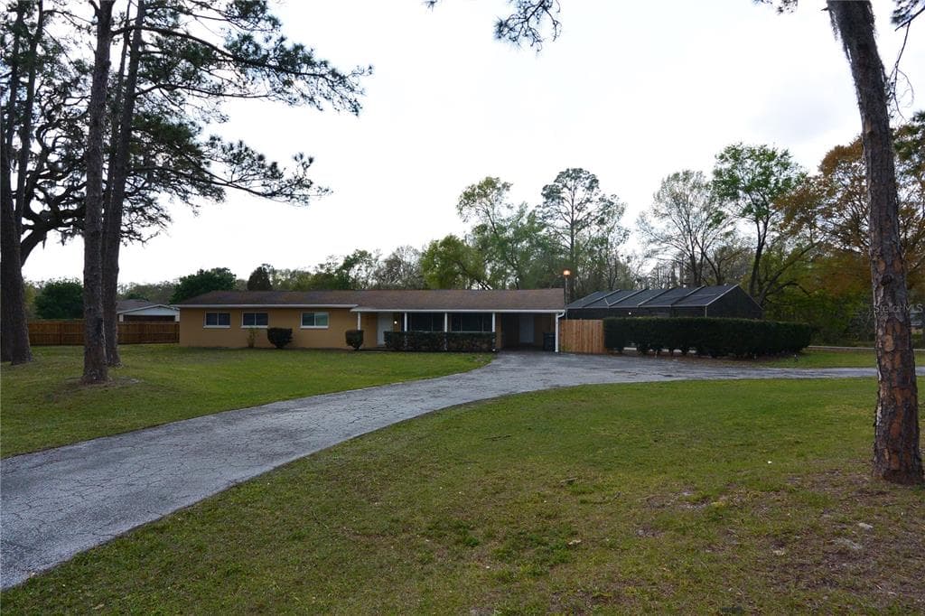 5476 LAKE LE CLARE ROAD LUTZ, FL 33558