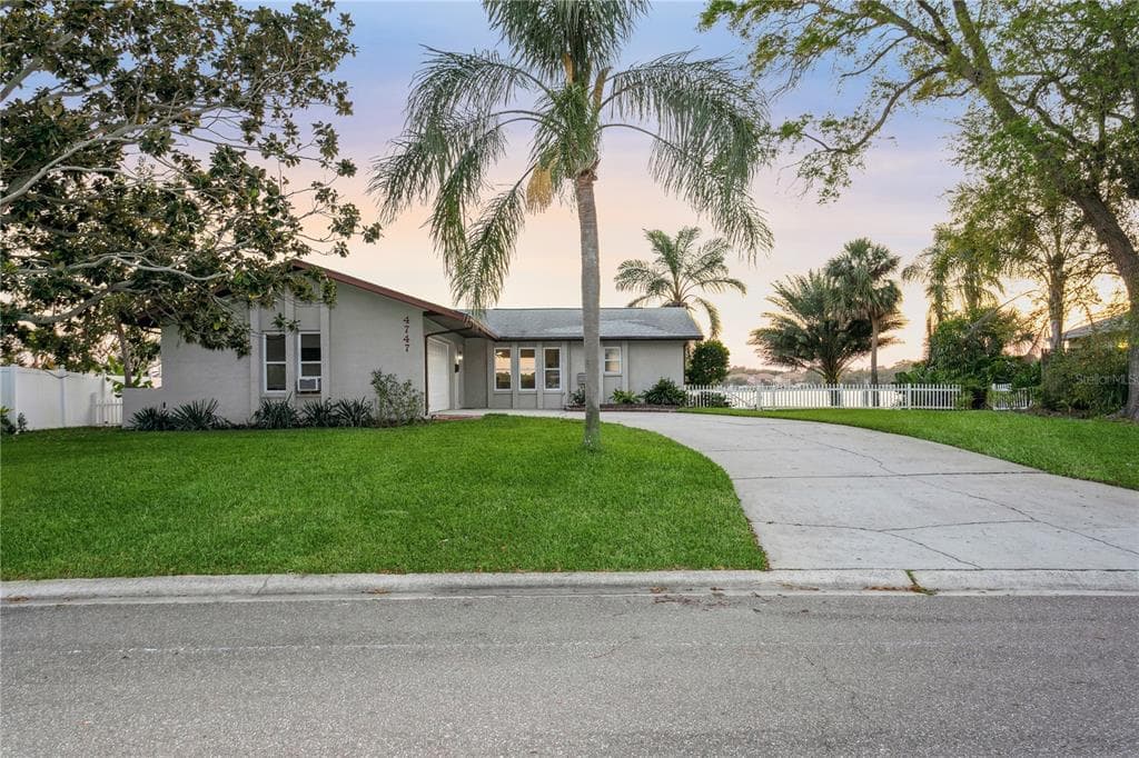 4747 NEPTUNE DRIVE SE ST PETERSBURG, FL 33705