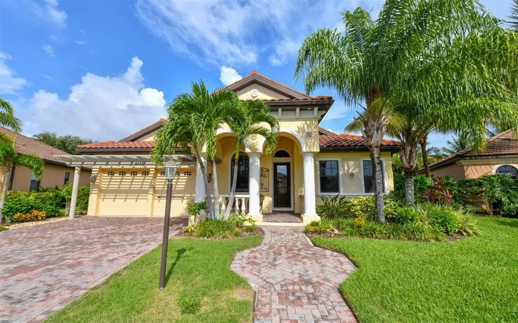 8023 36TH ST CIRCLE E SARASOTA, FL 34243
