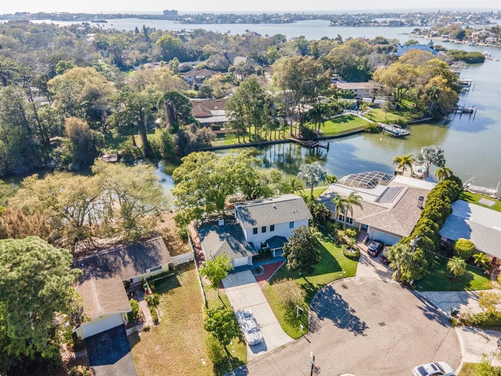 3964 SOUTH CIRCLE LARGO, FL 33774