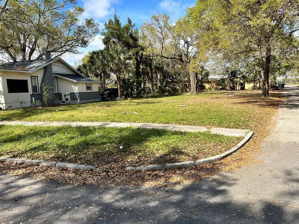 617 23RD AVENUE S ST PETERSBURG, FL 33705
