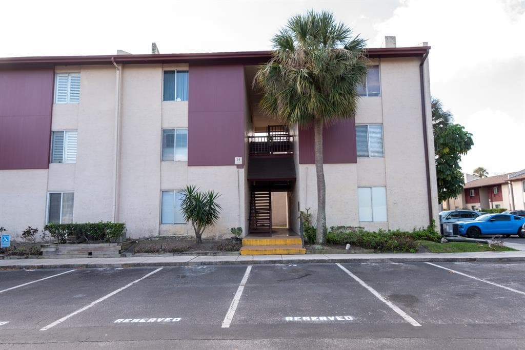 3818 N LAKE DRIVE UNIT 71 TAMPA, FL 33614